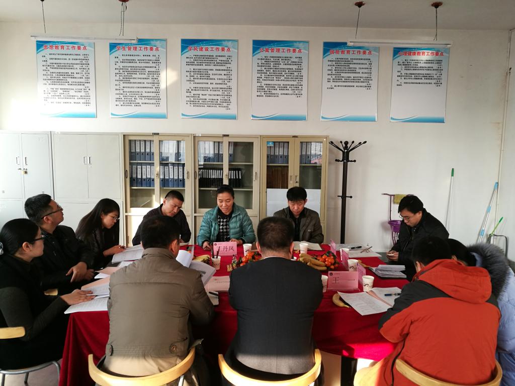 1.学院党委副书记王丹凤汇报2016年学生工作